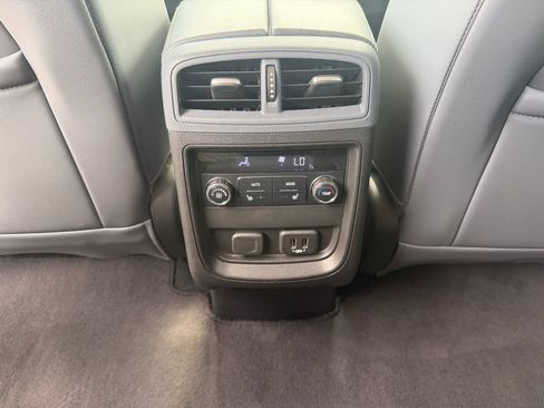 Used 2020 Buick Envision Essence AWD/4WD image 34
