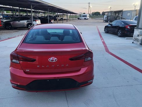Used 2020 Hyundai Elantra SE w/ Winter Weather Package image 8