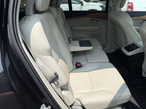 Used 2021 Volvo XC90 T6 Momentum w/ Climate Package AWD/4WD image 24