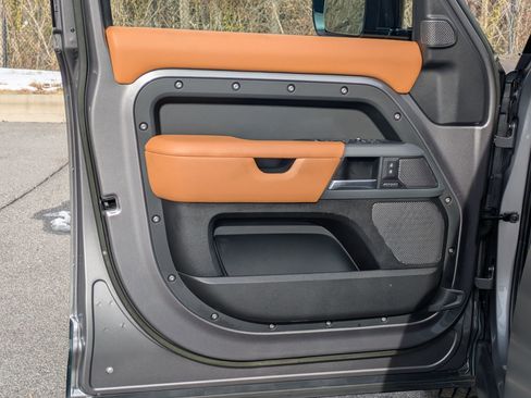 Used 2023 Land Rover Defender 110 X image 21