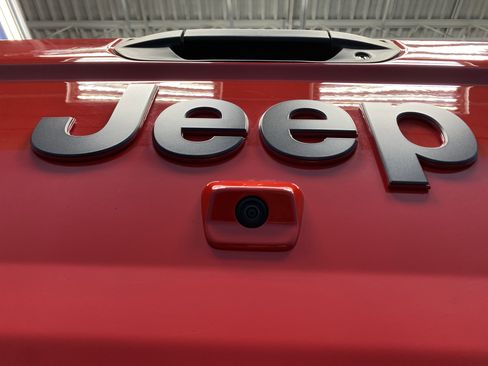 Used 2024 Jeep Gladiator Rubicon w/ Technology Group image 26