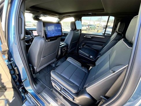 New 2026 Chevrolet Suburban Premier image 13