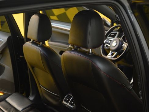 Used 2017 Volkswagen GTI SE image 31