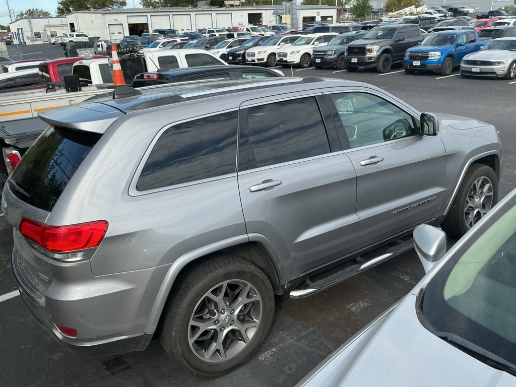 Used 2018 Jeep Grand Cherokee Limited AWD/4WD image 9