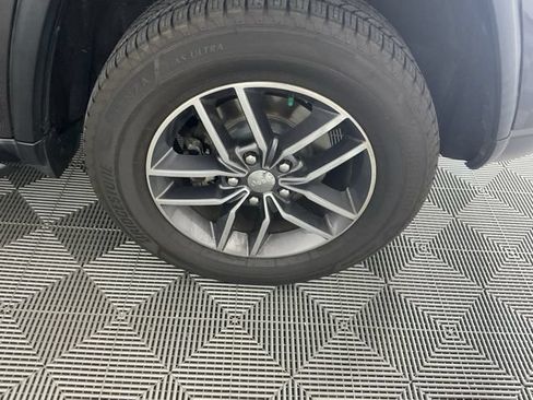 Used 2017 Jeep Grand Cherokee Limited AWD/4WD image 17