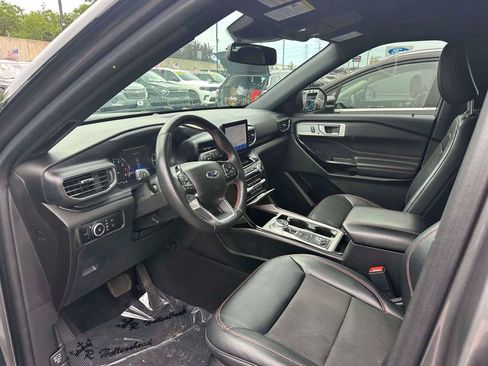 Used 2023 Ford Explorer ST-Line AWD/4WD image 16