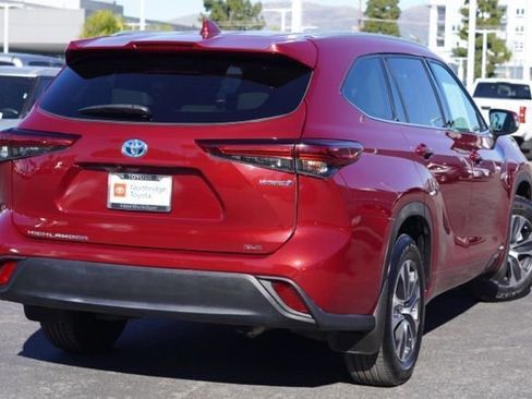 Used 2022 Toyota Highlander XLE image 7