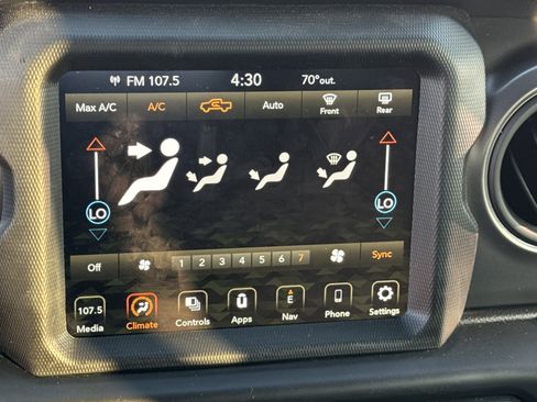 Used 2023 Jeep Gladiator Sport image 22