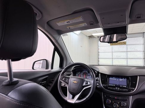 Used 2020 Chevrolet Trax LT w/ LT Convenience Package FWD image 22