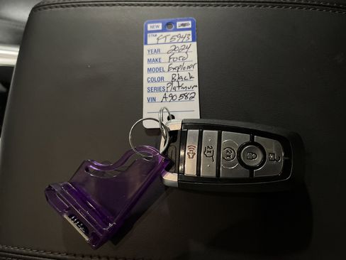 Used 2024 Ford Explorer Platinum w/ Technology Package image 29