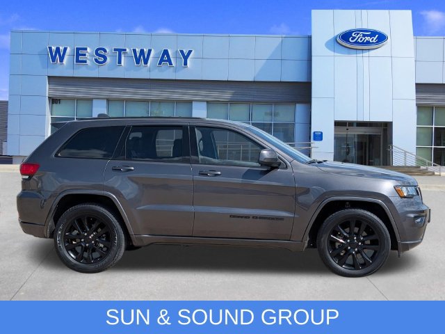 Used 2021 Jeep Grand Cherokee Laredo X RWD image 2