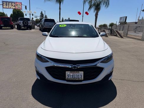Used 2025 Chevrolet Malibu RS FWD image 2
