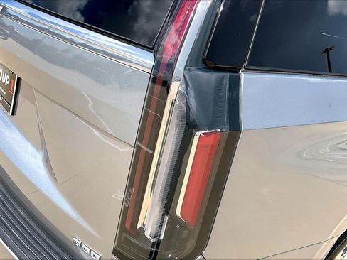 Used 2024 Cadillac Escalade Premium Luxury RWD image 27