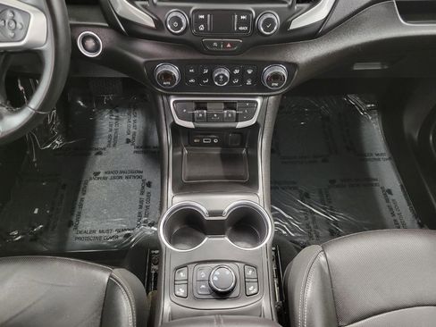 Used 2024 GMC Terrain SLT image 16