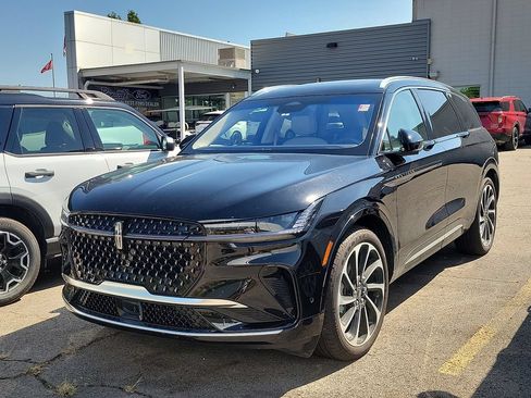 Used 2024 Lincoln Nautilus Black Label AWD/4WD image 2
