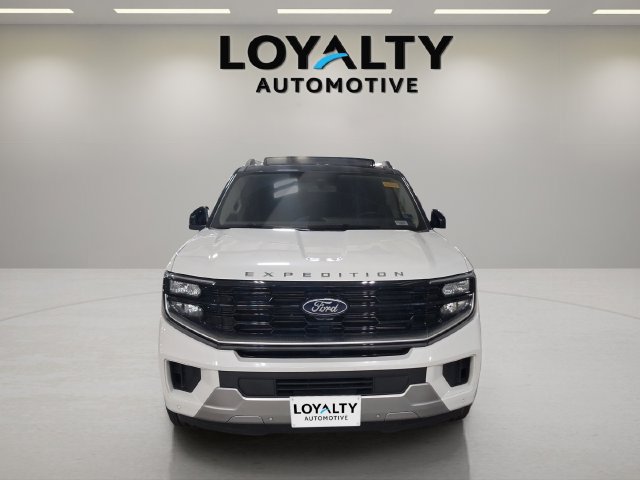 Used 2025 Ford Expedition Platinum w/ Driver's Package AWD/4WD image 8