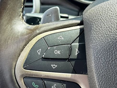 Used 2014 Jeep Grand Cherokee Overland w/ Advanced Technology Group RWD image 21