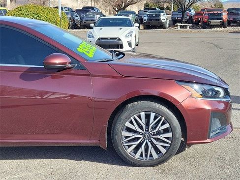 Used 2023 Nissan Altima 2.5 SV image 2