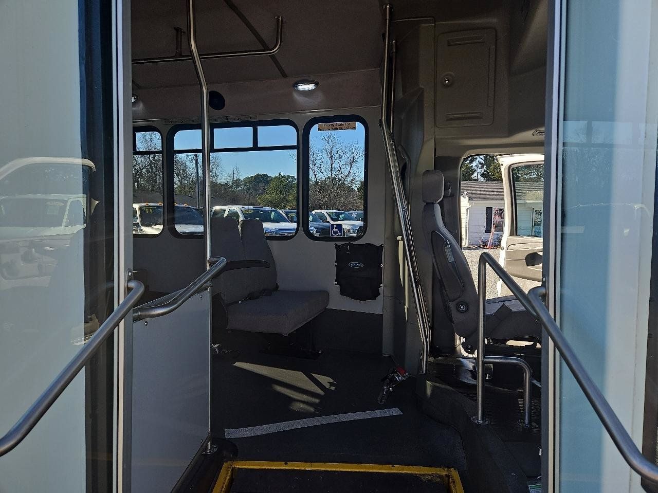 Used 2015 Chevrolet Express 4500 w/ Shuttle Bus Package RWD image 19