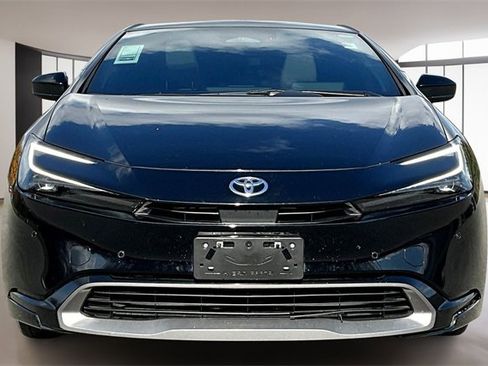 Used 2024 Toyota Prius XLE image 2