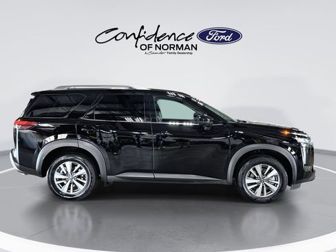 Used 2025 Nissan Pathfinder SL FWD image 10