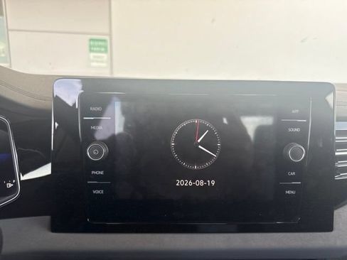 Used 2025 Volkswagen Jetta SE FWD image 19