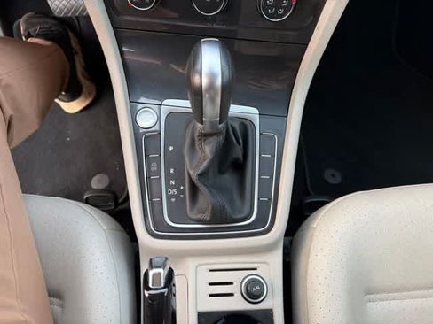 Used 2019 Volkswagen Golf SE FWD image 22