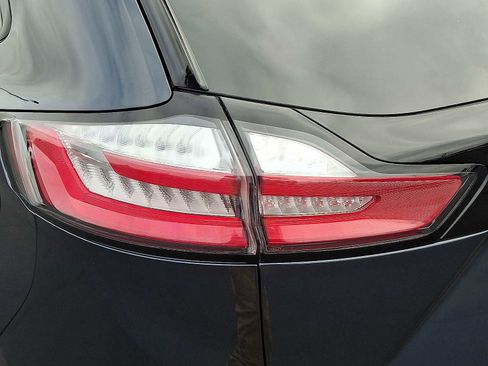 Certified 2024 Ford Edge SE image 30