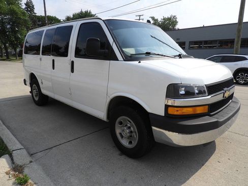 Used 2016 Chevrolet Express 2500 LT w/ LT Preferred Equipment Group RWD image 9