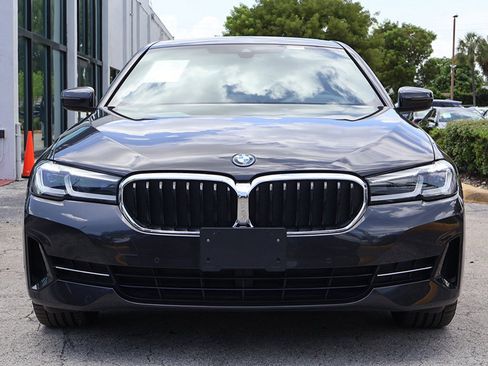 Used 2023 BMW 530e w/ Premium Package image 12