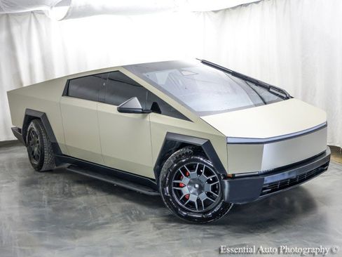 Used 2024 Tesla Cybertruck AWD Crew Cab image 5