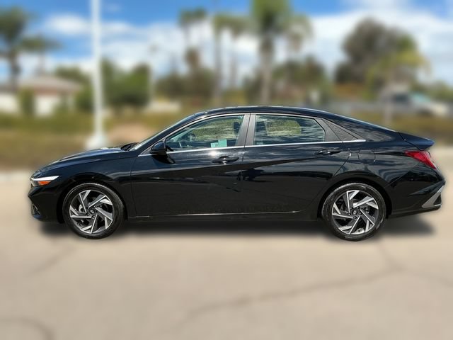 Used 2025 Hyundai Elantra SEL FWD image 2