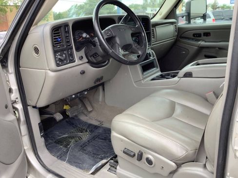 Used 2006 GMC Sierra 2500 SLE w/ Onstar Plus Package AWD/4WD image 39