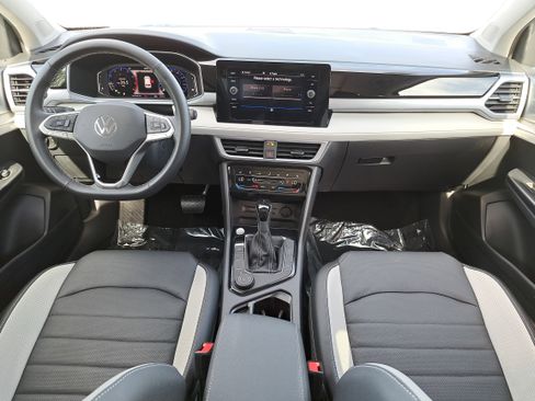 Certified 2025 Volkswagen Taos SEL AWD/4WD image 9