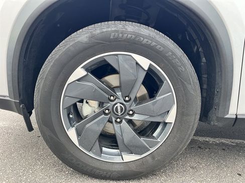 Used 2025 Nissan Rogue SV AWD/4WD image 9