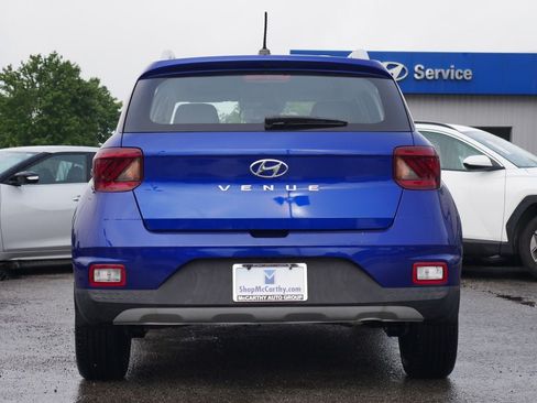 Used 2023 Hyundai Venue Limited FWD image 15