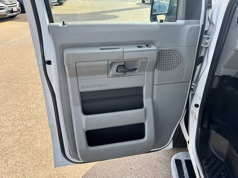 Used 2014 Ford E-250 and Econoline 250 w/ Power Group image 12