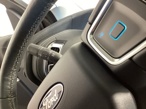 Used 2025 Ford Expedition Max Platinum AWD/4WD image 24