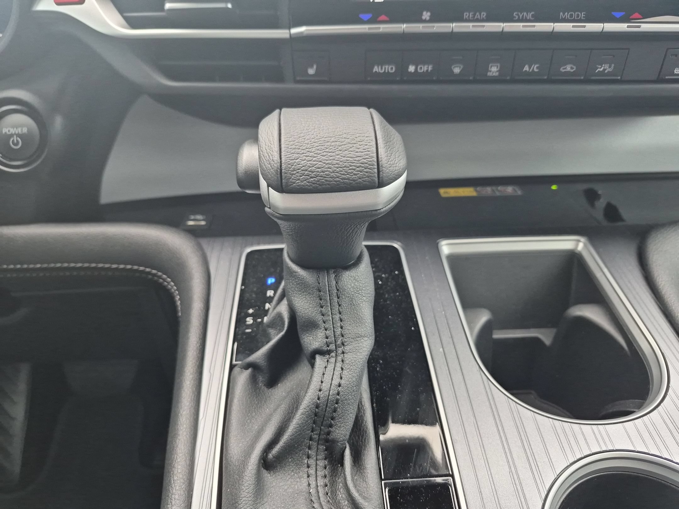 Used 2026 Toyota Sienna XLE FWD image 19