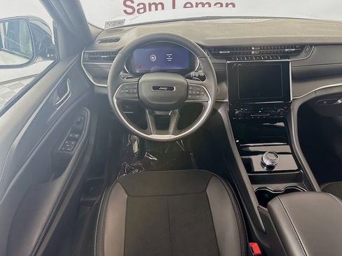 New 2025 Jeep Grand Cherokee Altitude image 21