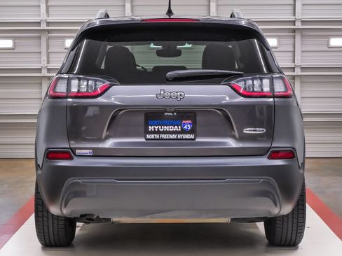 Used 2019 Jeep Cherokee Latitude Plus w/ Comfort/Convenience Group FWD image 7