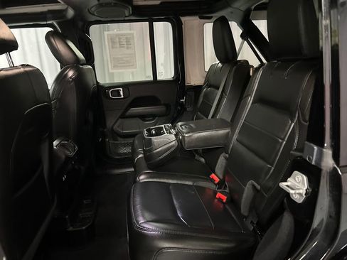 Used 2021 Jeep Wrangler Unlimited Sahara image 23