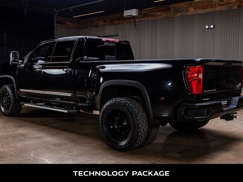 Used 2024 Chevrolet Silverado 3500 High Country w/ High Country Premium Package image 7