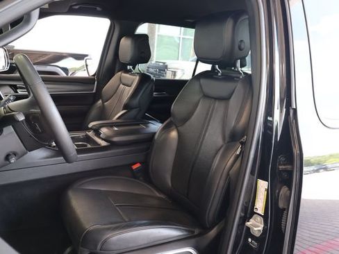 Used 2024 Jeep Wagoneer L Series II w/ Flexible Seating Group AWD/4WD image 11