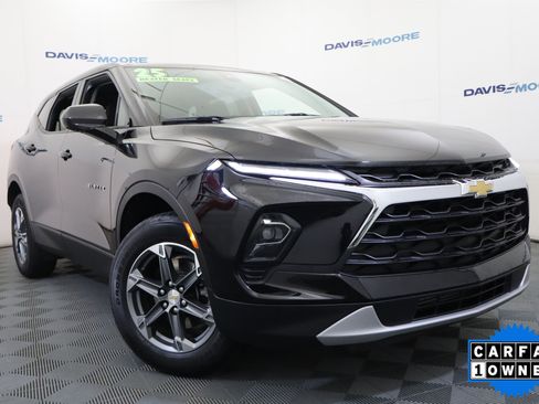 Used 2025 Chevrolet Blazer LT image 2