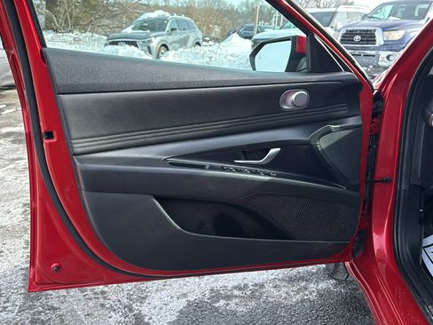 Used 2023 Hyundai Elantra SEL w/ Convenience Package image 11