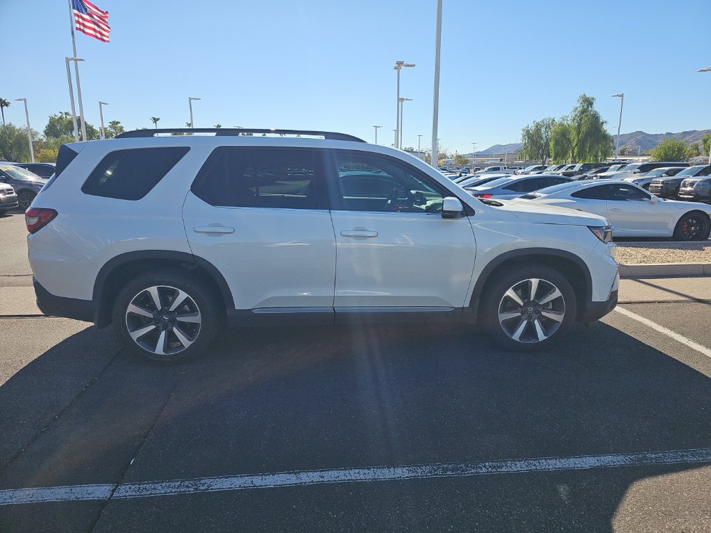 Used 2025 Honda Pilot Touring image 4