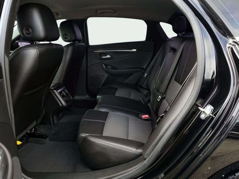 Used 2017 Chevrolet Impala LT FWD image 16