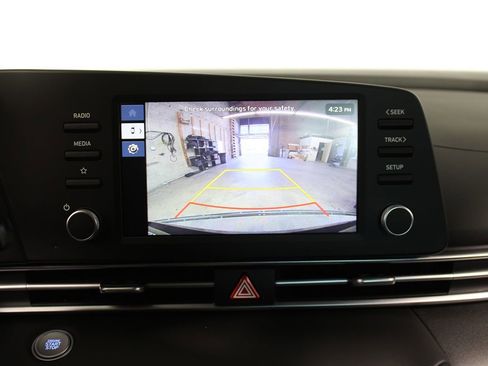 Used 2025 Hyundai Elantra Blue image 13