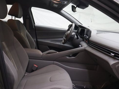 Used 2025 Hyundai Elantra Sport image 9